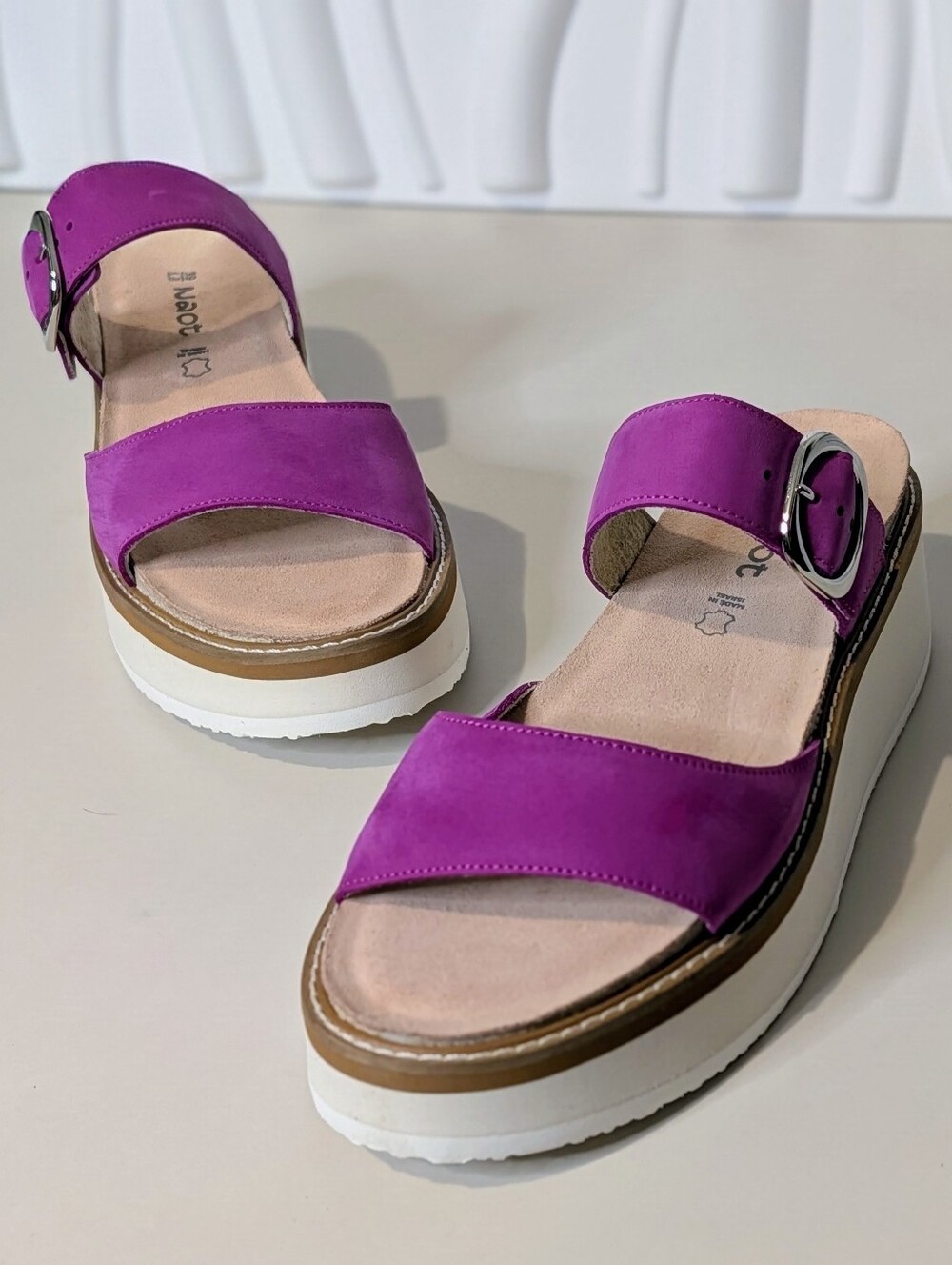 NIB Naot Halvah Pink Plum Nubuck Platform Wedge Sandals US 8